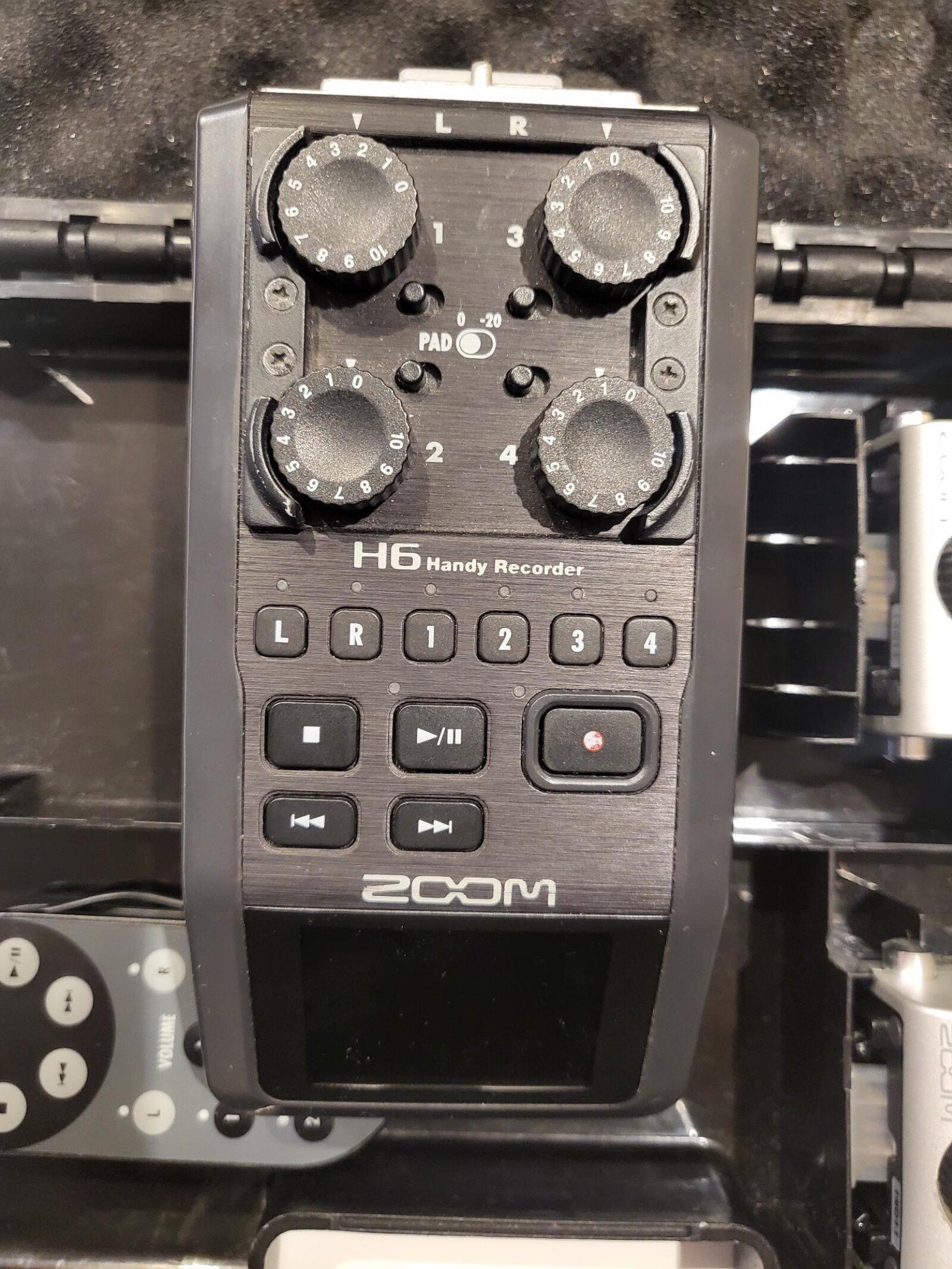 Zoom H6 + Accessoires - Photo 4 sur 5