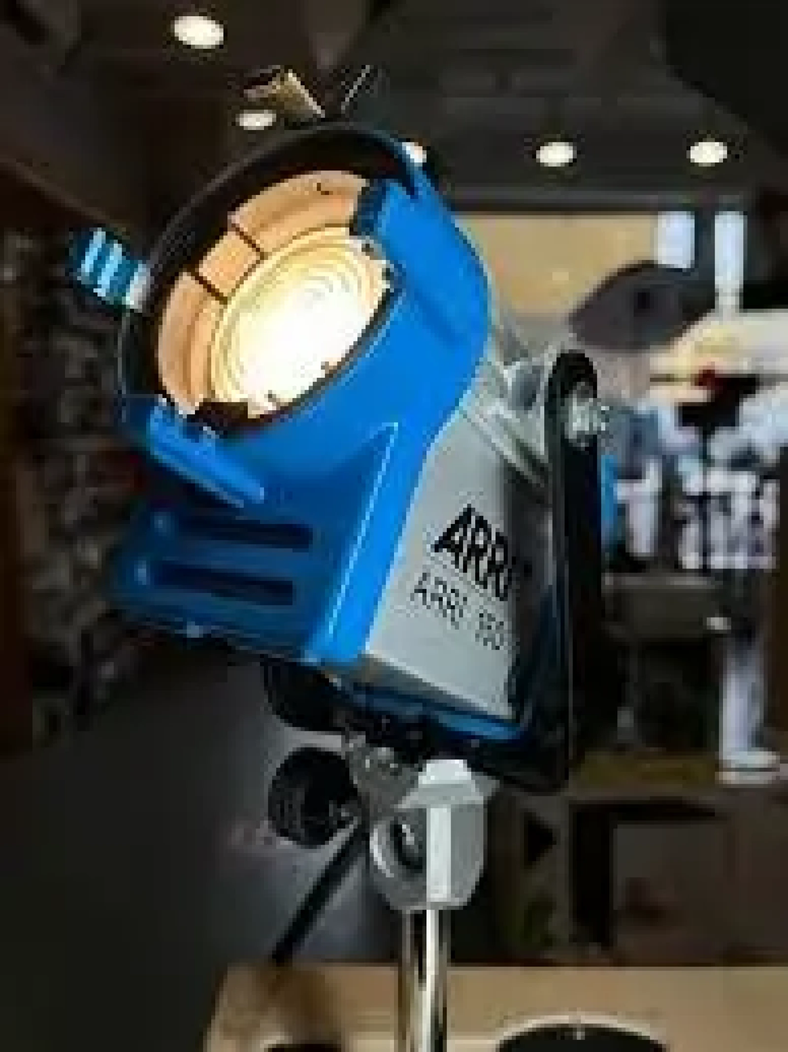 ARRI Fresnel 150W - Photo 1 sur 3