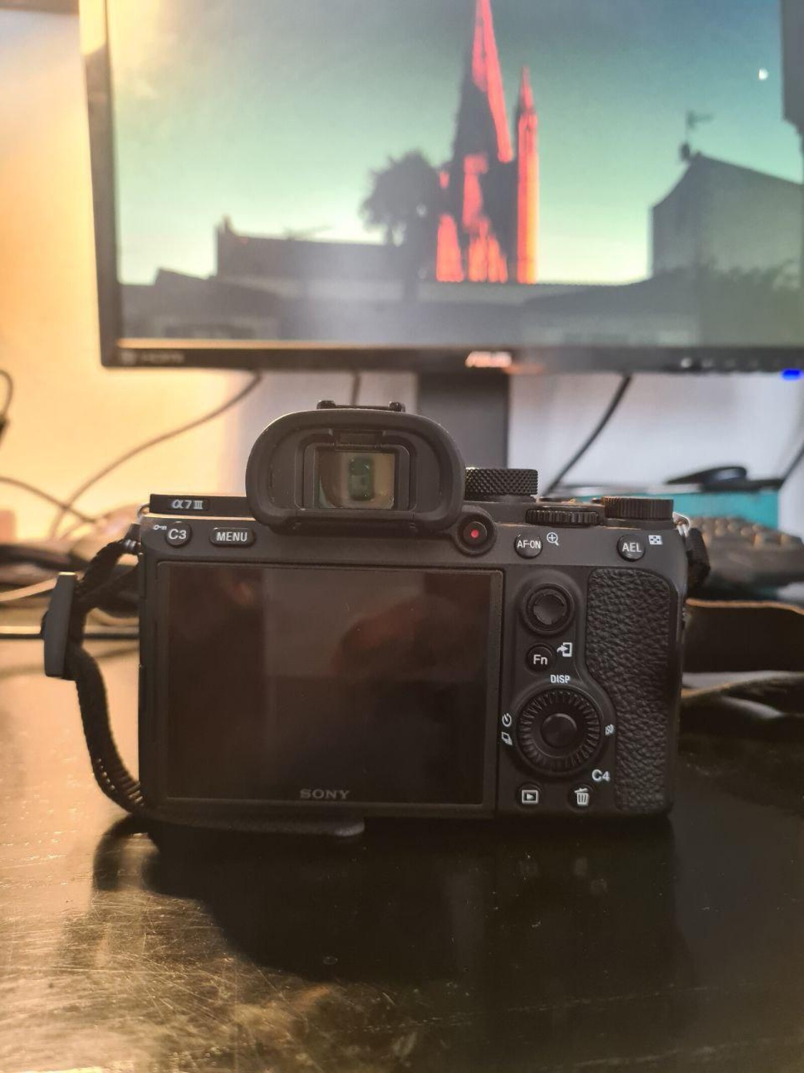 Sony A7 III  x objectif hybride sony fe 28-70 mm - Photo 4 sur 6
