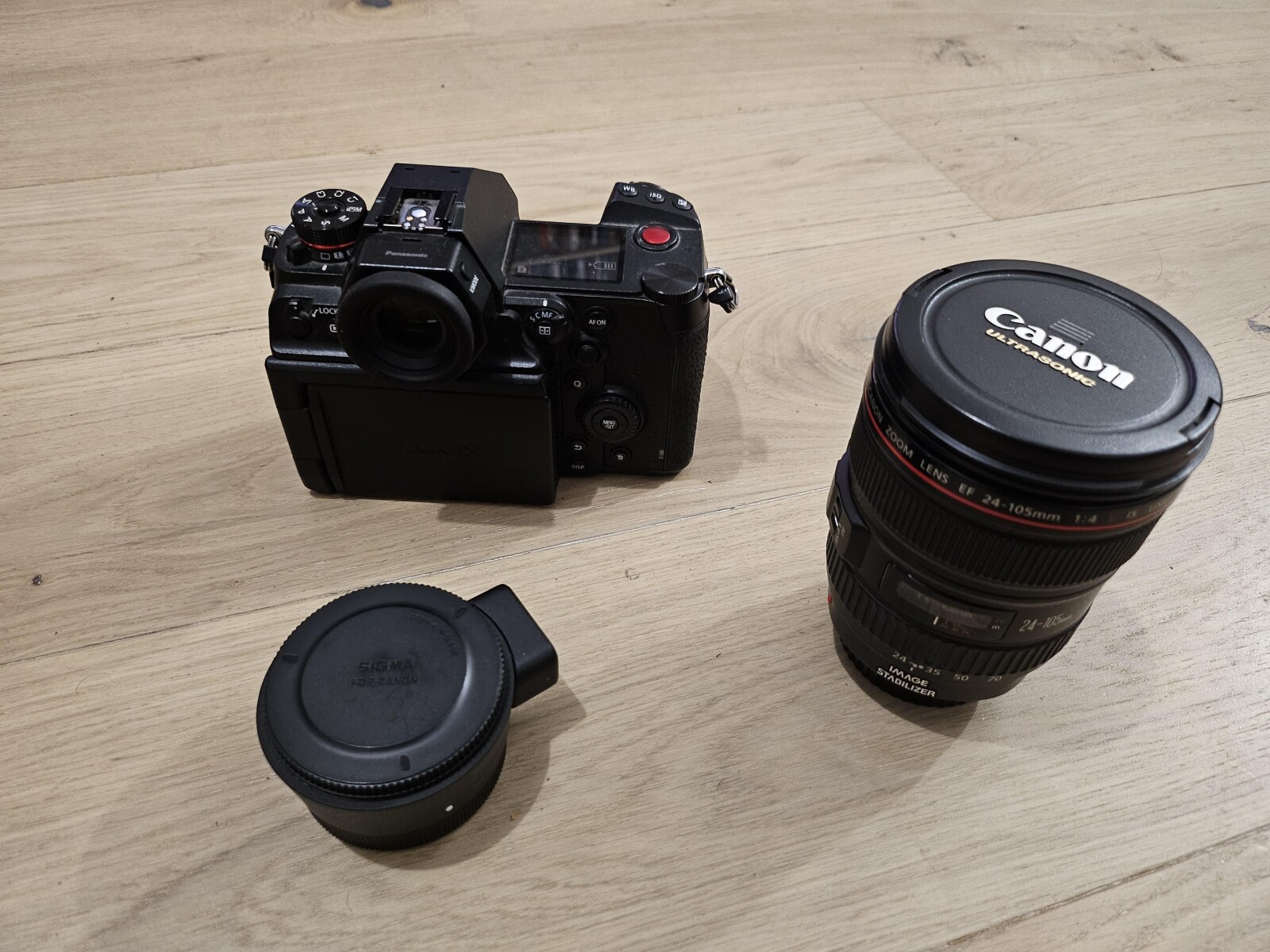 Kit Panasonic Lumix S1H / 24 105mm F/4 L IS USM CANON EF / Bague Sigma MC21 - Photo 1 sur 5