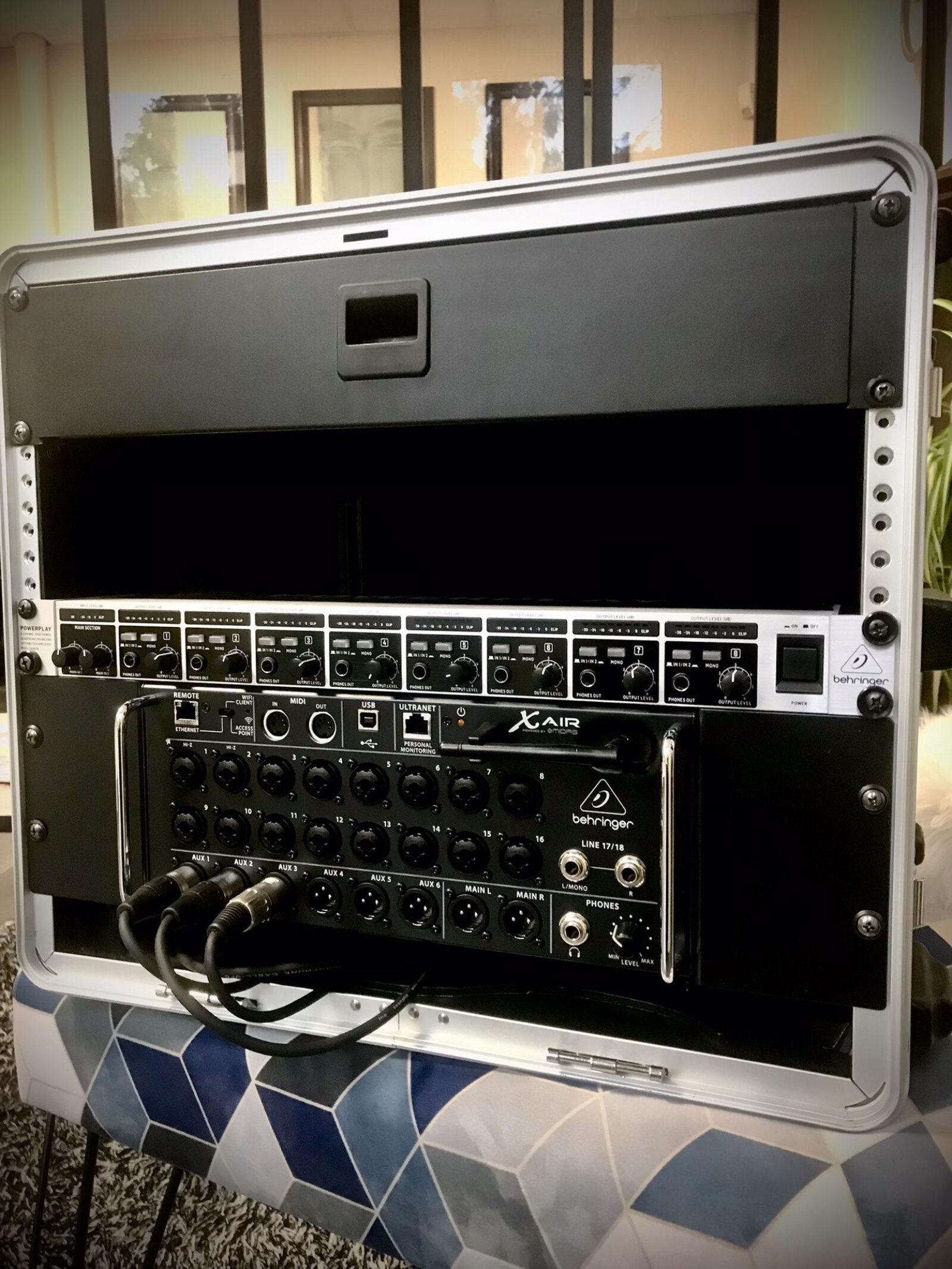 Behringer X AIR / XR 18 - Studio mobile - Photo 1 sur 4
