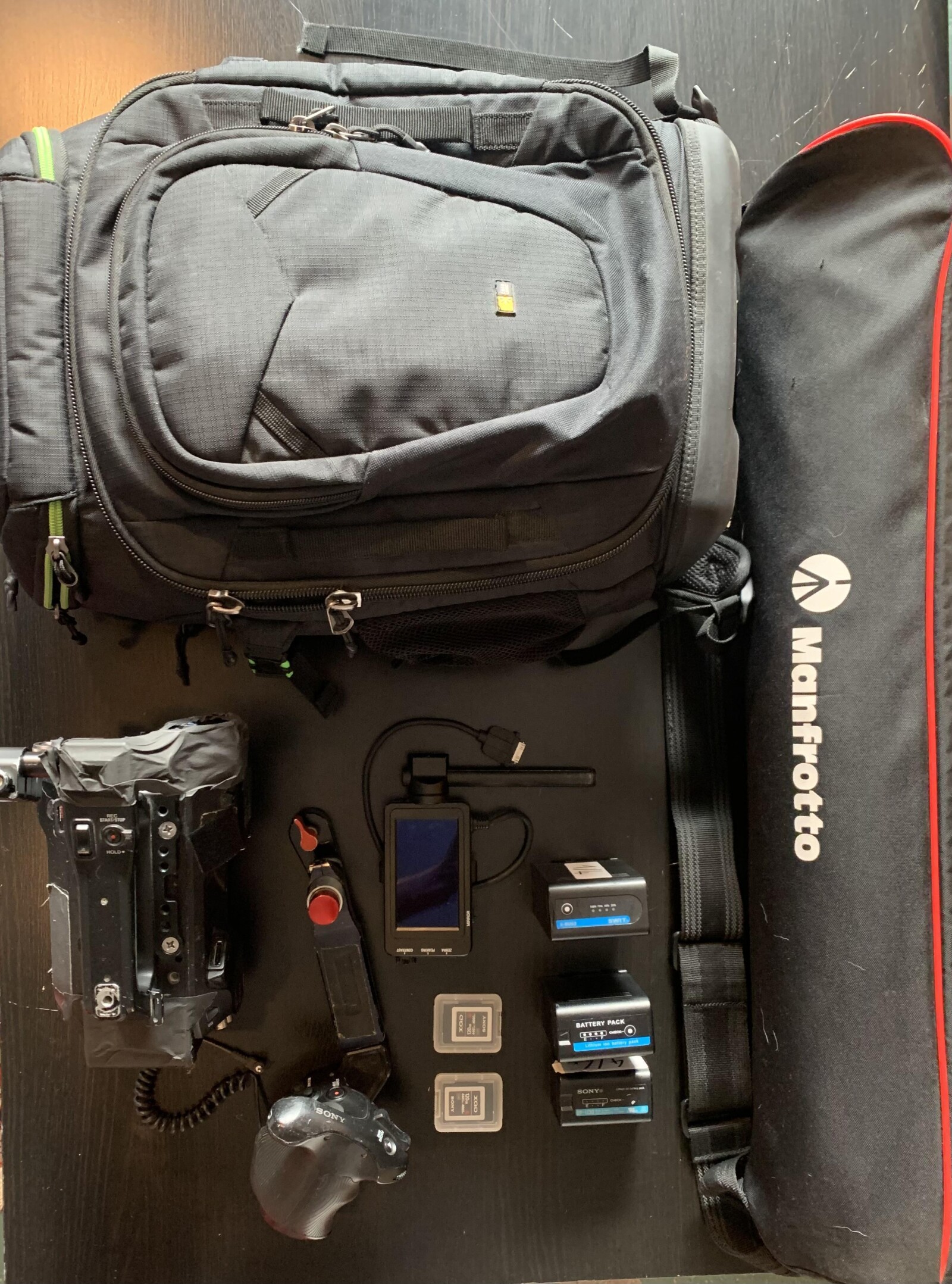 Sony PXW-FS7 + Sony FE 24-70mm F4 ZA OSS - Photo 1 sur 2