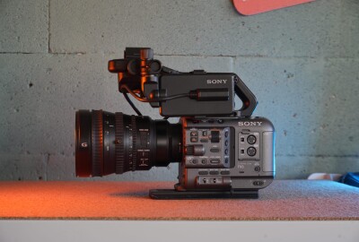 Location Sony FX6 + Sony FE PZ 28-135mm F4 G OSS + 4 Batteries + MC11 Canon EF-E + 2x 160Go