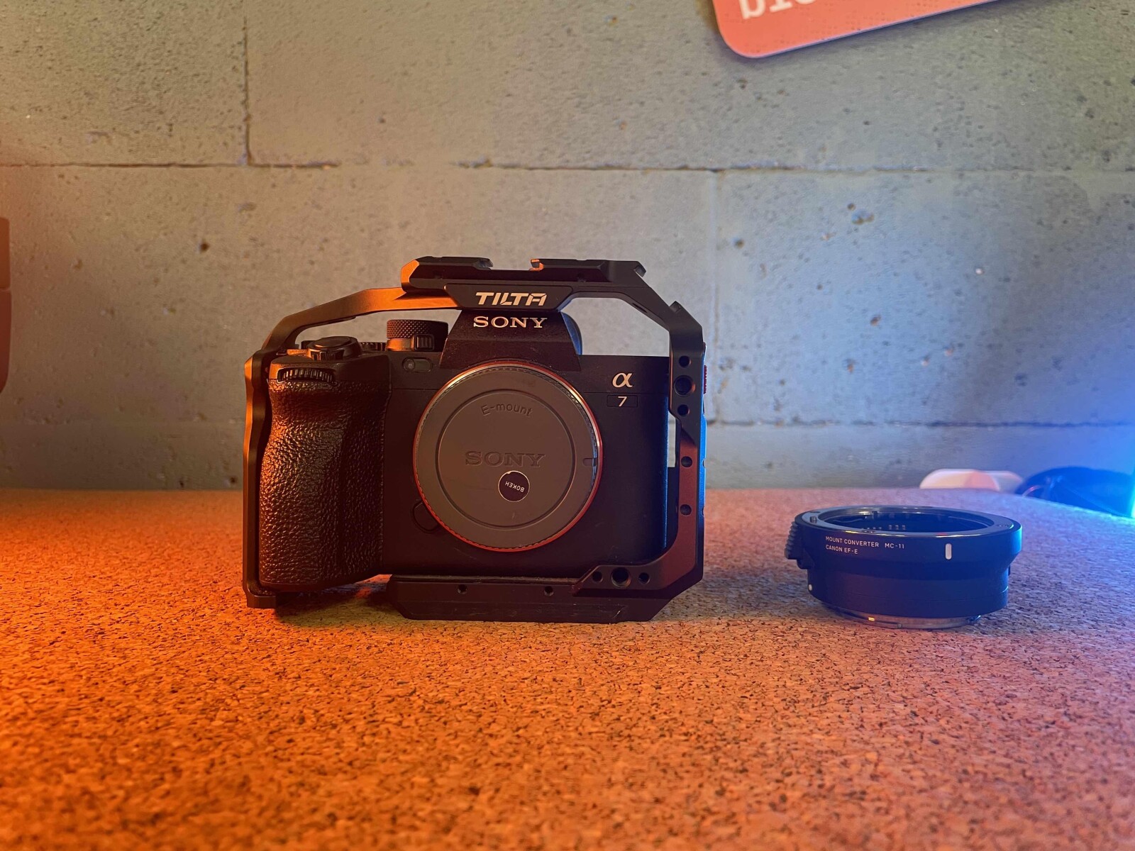Sony Alpha 7 IV + Sigma MC11 Canon EF-E + 4x Batteries + 2x 128Go - Photo 1 sur 2