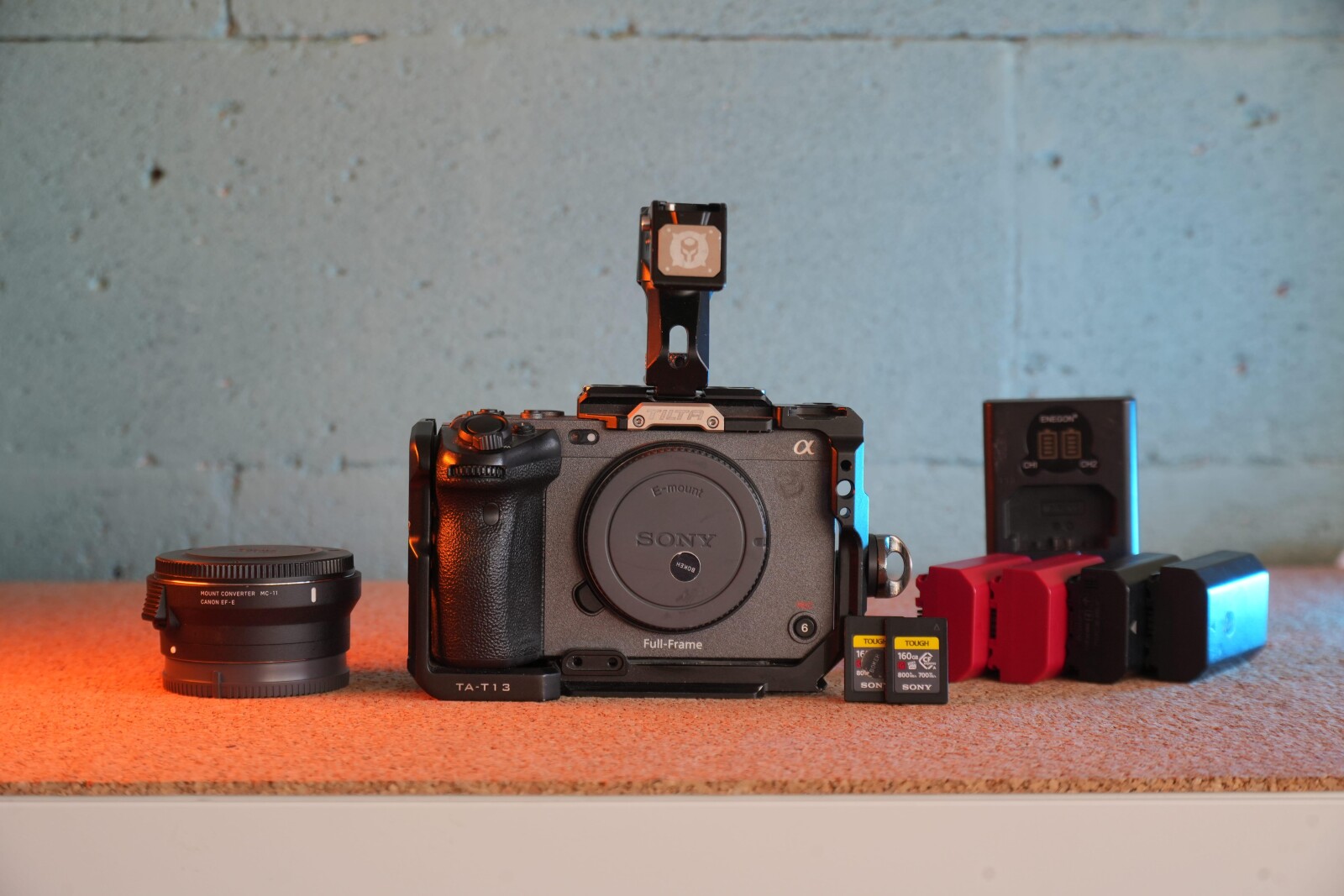 Sony FX3 + Sigma MC11 Canon EF-E + 2x 160Go + 4x batterie - Photo 1 sur 5