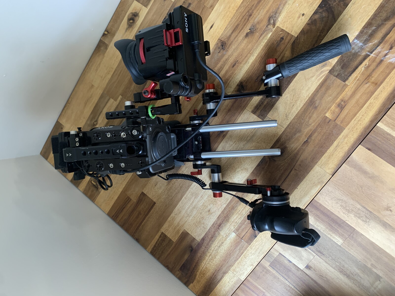 Sony FX6 - Pack Epaulière et Viewfinder Zacuto - Photo 4 sur 4