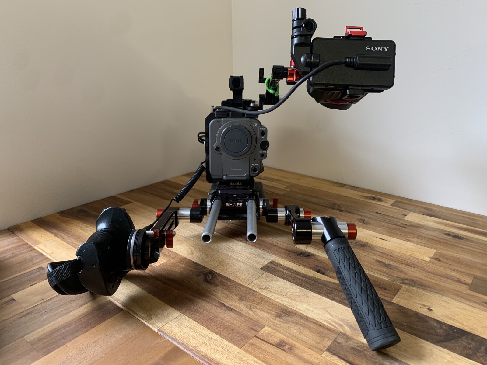 Sony FX6 - Pack Epaulière et Viewfinder Zacuto - Photo 3 sur 4