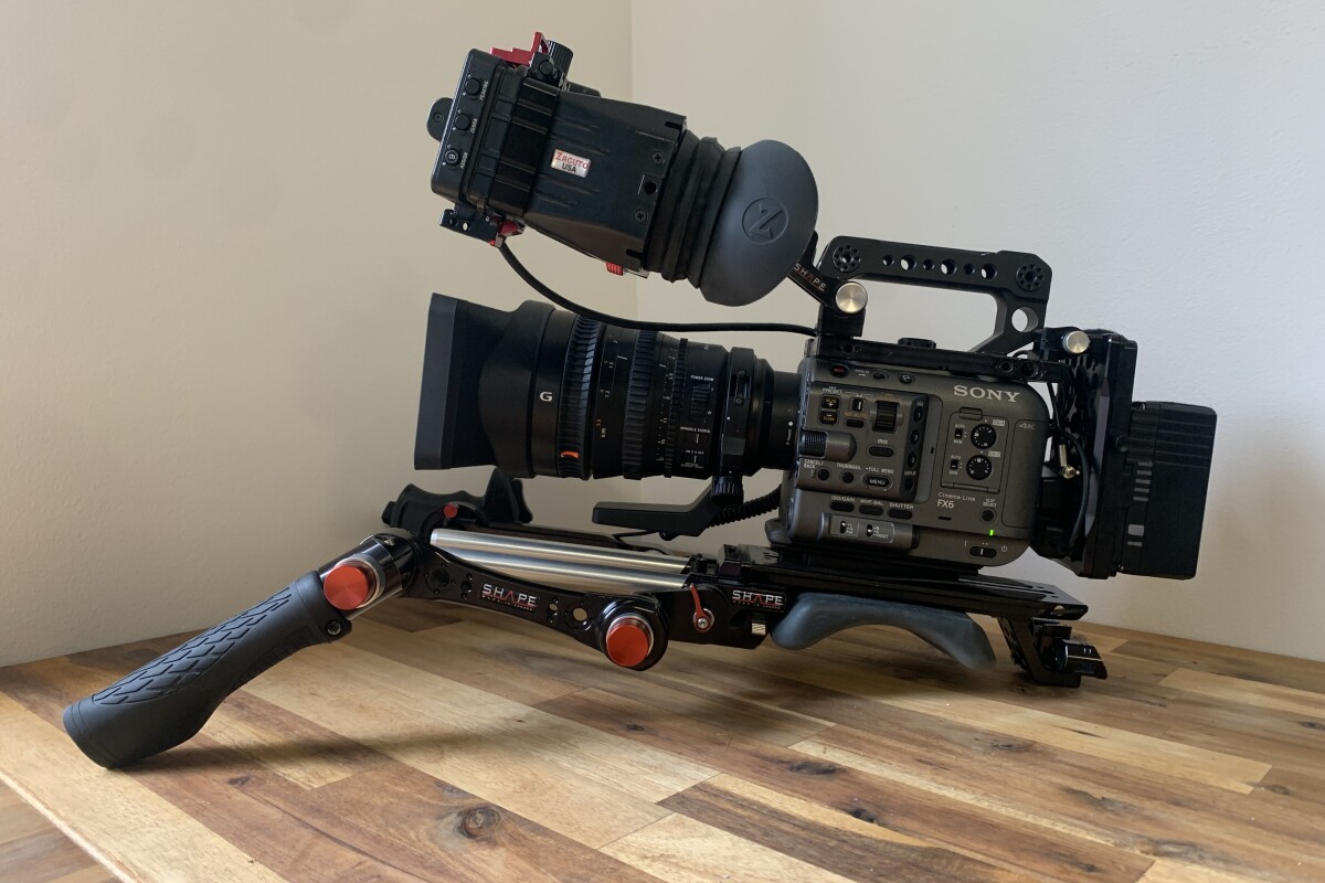 Location PACK Sony FX6 + Optique | 28-135 f/4, Épaulière, Viewfinder, V-Lock - Lightyshare