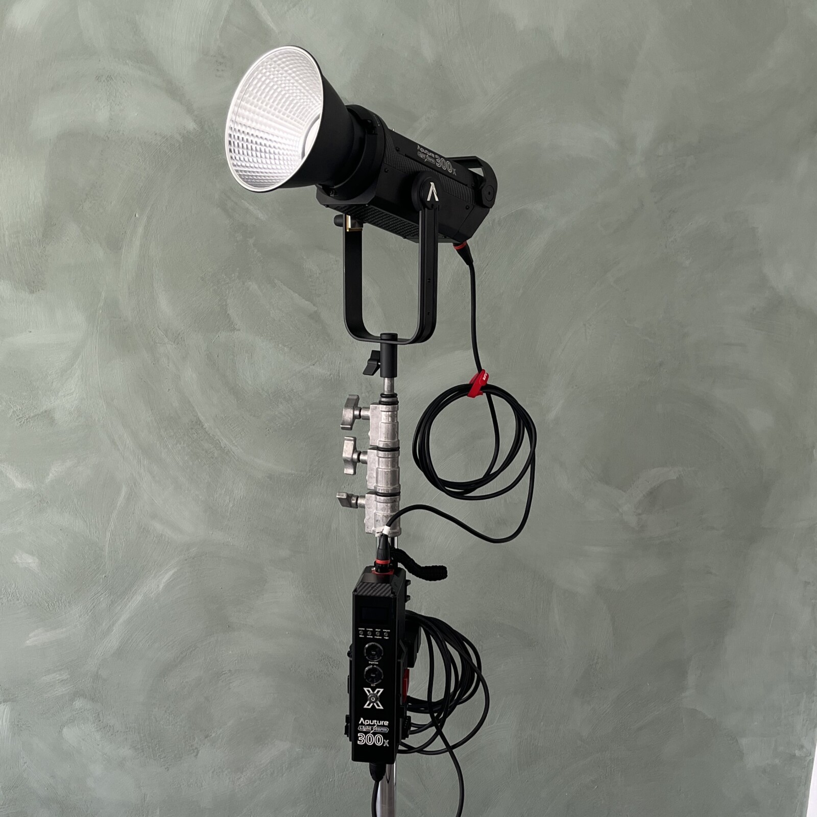 Aputure 300X - Photo 1 sur 3