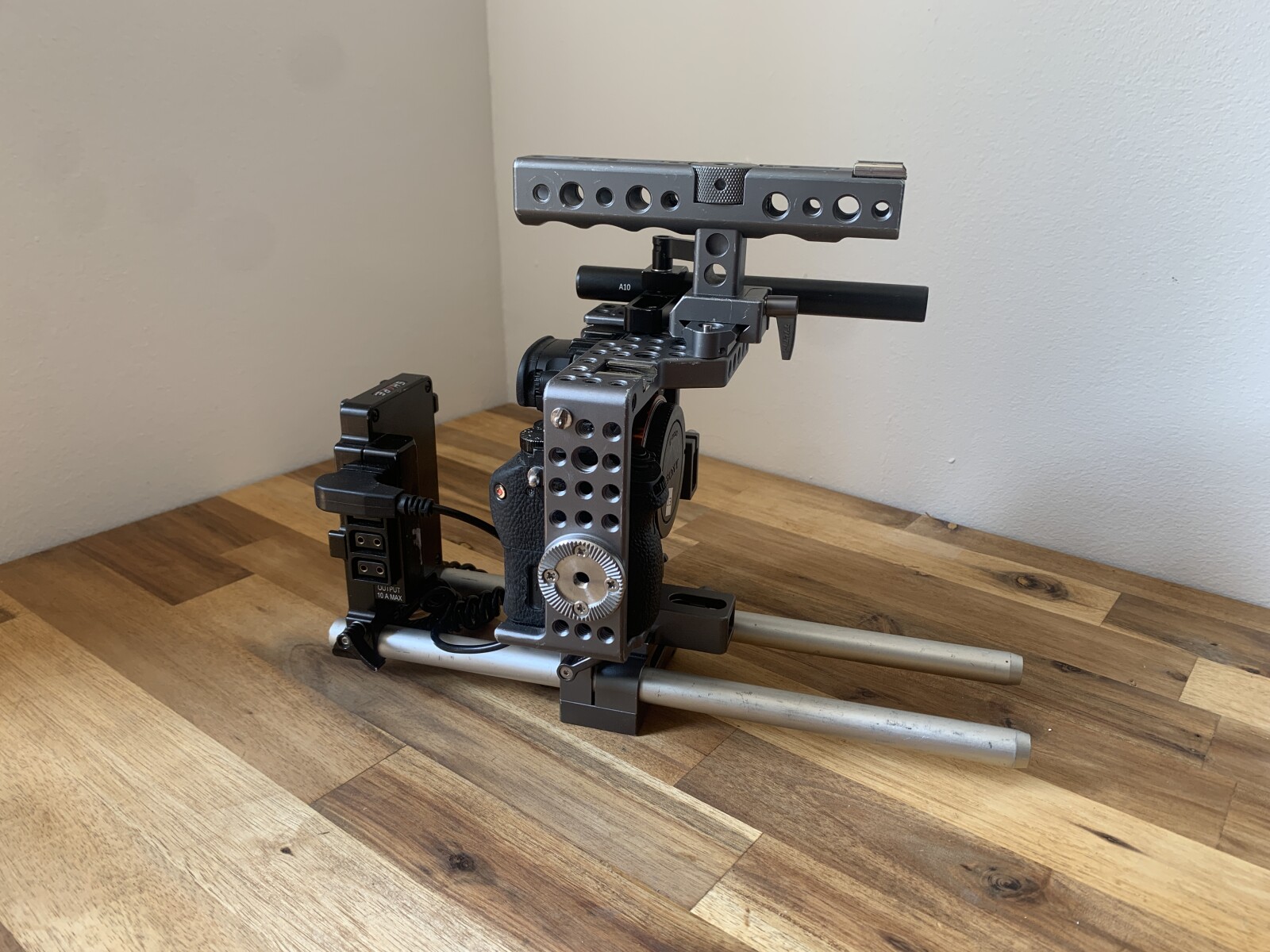 Sony Kit A7S2 + Cage et Baseplate Tilta + V-Lock Shape - Photo 3 sur 3