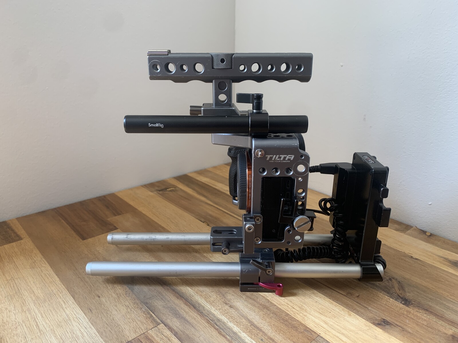 Sony Kit A7S2 + Cage et Baseplate Tilta + V-Lock Shape - Photo 2 sur 3