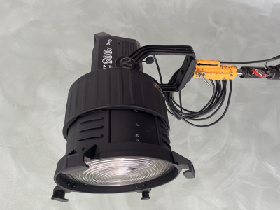 Location APUTURE Fresnel F10 pour projecteur COB