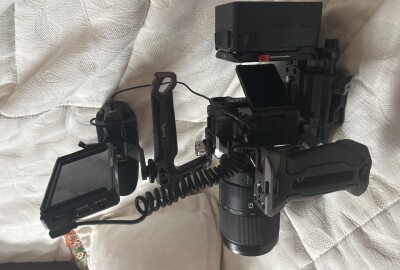 Location Sony alpha 7 IV kit complet objectifs f4.5,f1.4 cage micro trépied moniteur mattebox et sac 