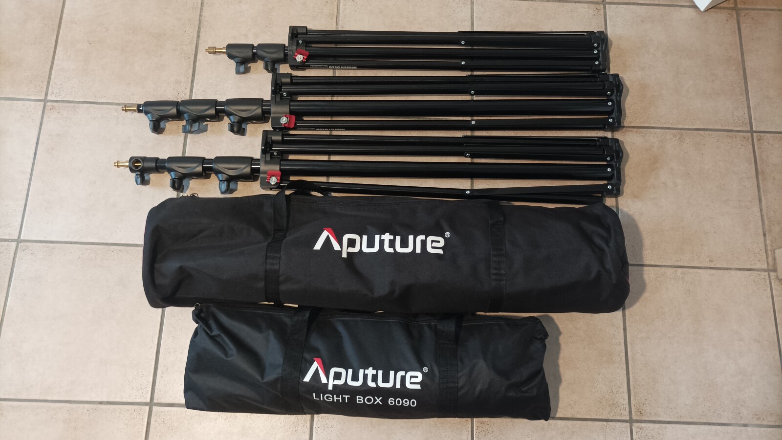 Kit lumières LED 3 points Aputure Amaran - Photo 2 sur 2