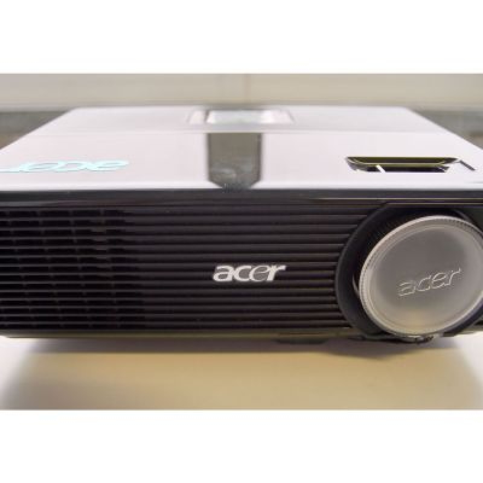 Vidéoprojecteur acer p1201 - Photo 1 sur 2