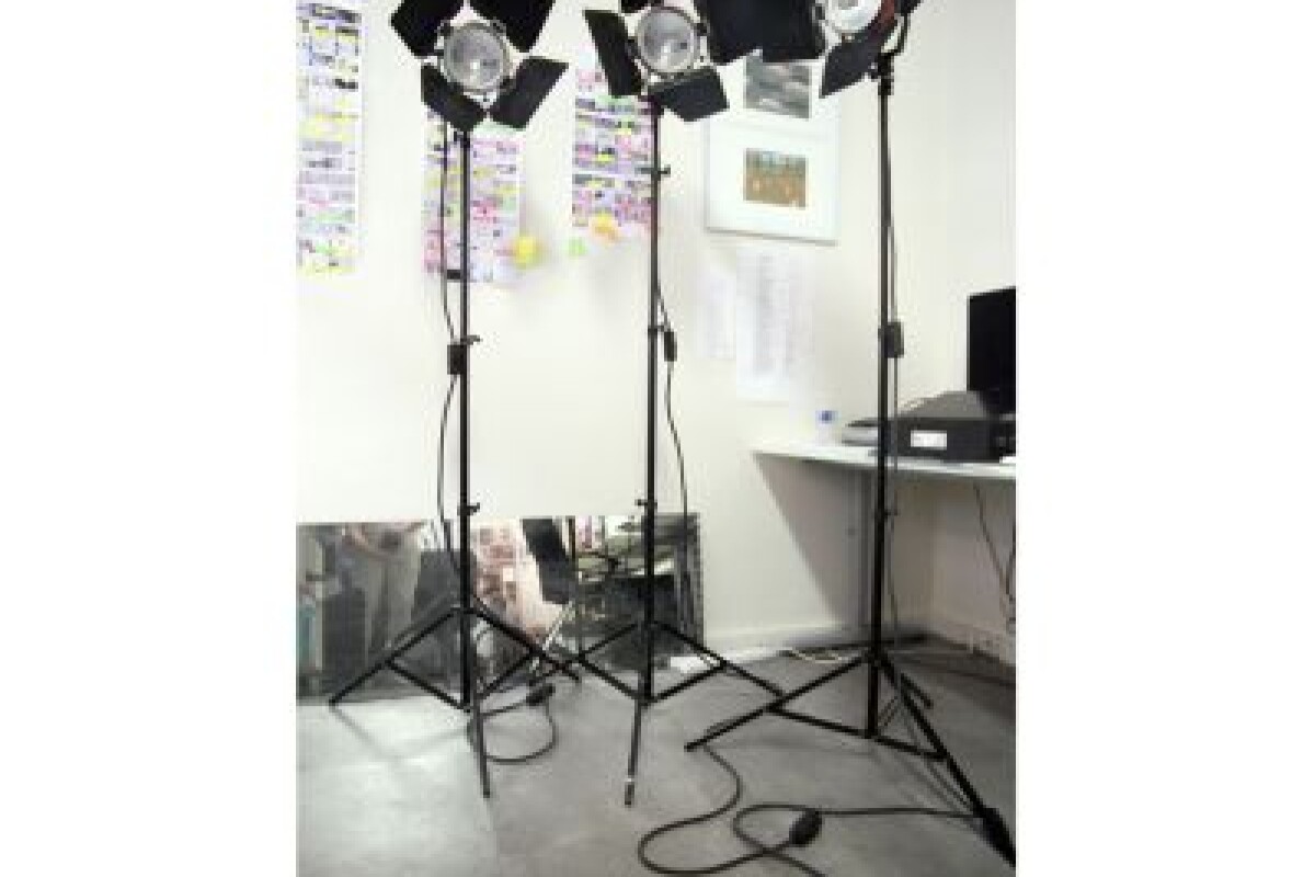 Location Lot de 3 Mandarines Cosmolight  800 W + 3 trépieds - Lightyshare