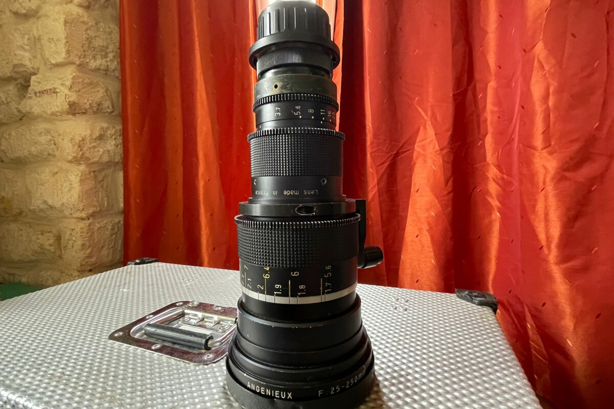 Location Angénieux 25-250 T3.7 - Lightyshare