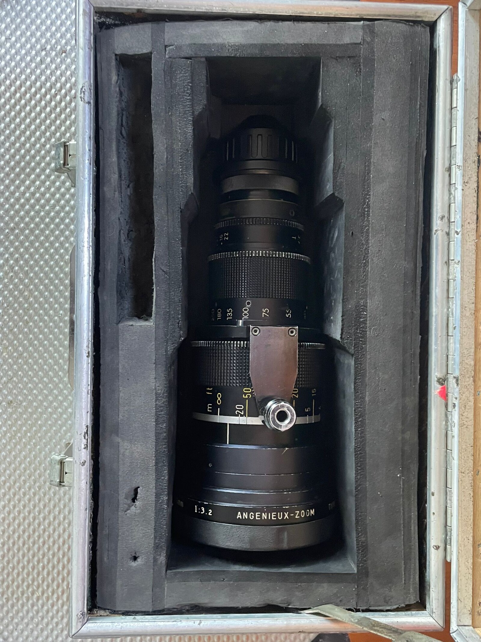 Angénieux 25-250 T3.7 - Photo 4 sur 4