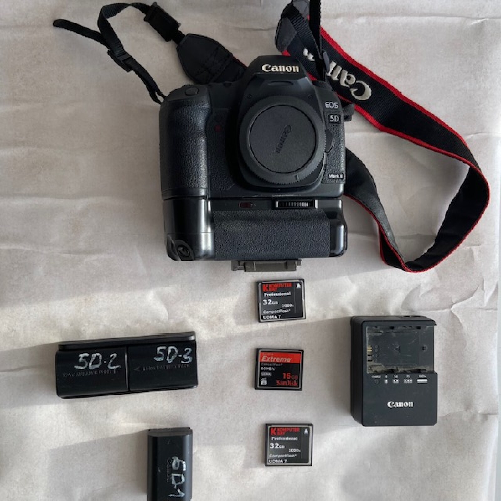 Canon 5D Mark II - Photo 1 sur 2