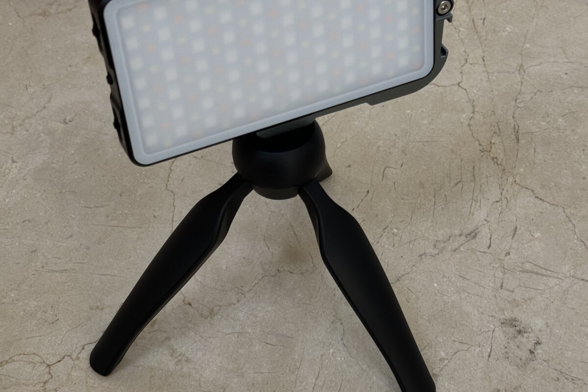 Location IVISII G2 Pocket RGB Camera Light - Lightyshare