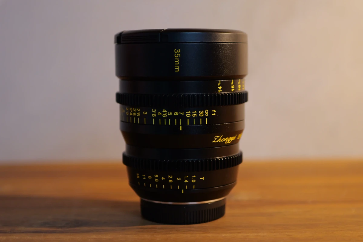 Location Zhongyi Mitakon Speedmaster 35mm F0.95 Micro 4/3 - Lightyshare