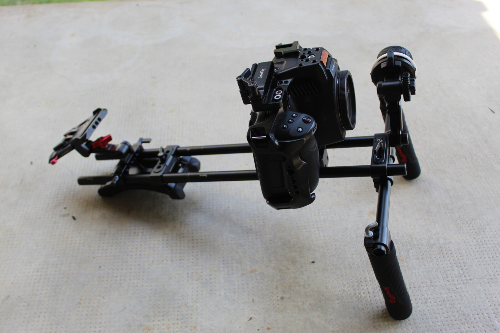 SmallRig Rig Epaule SmallRig (Stabilisateur pour petit, moyen, gros setup) - Photo 2 sur 6