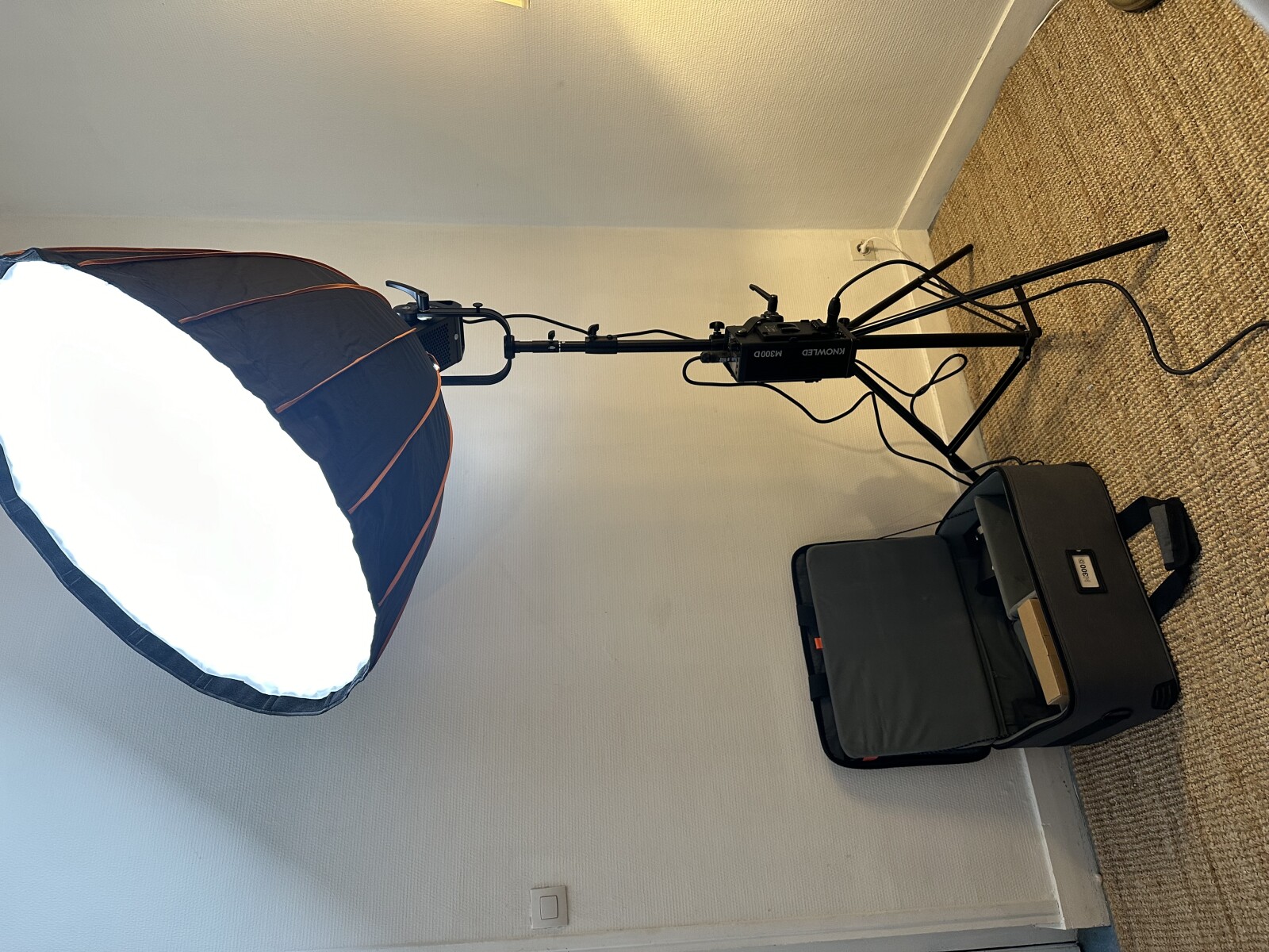 Godox Godox M300D projecteur LED Knowled - Photo 2 sur 3