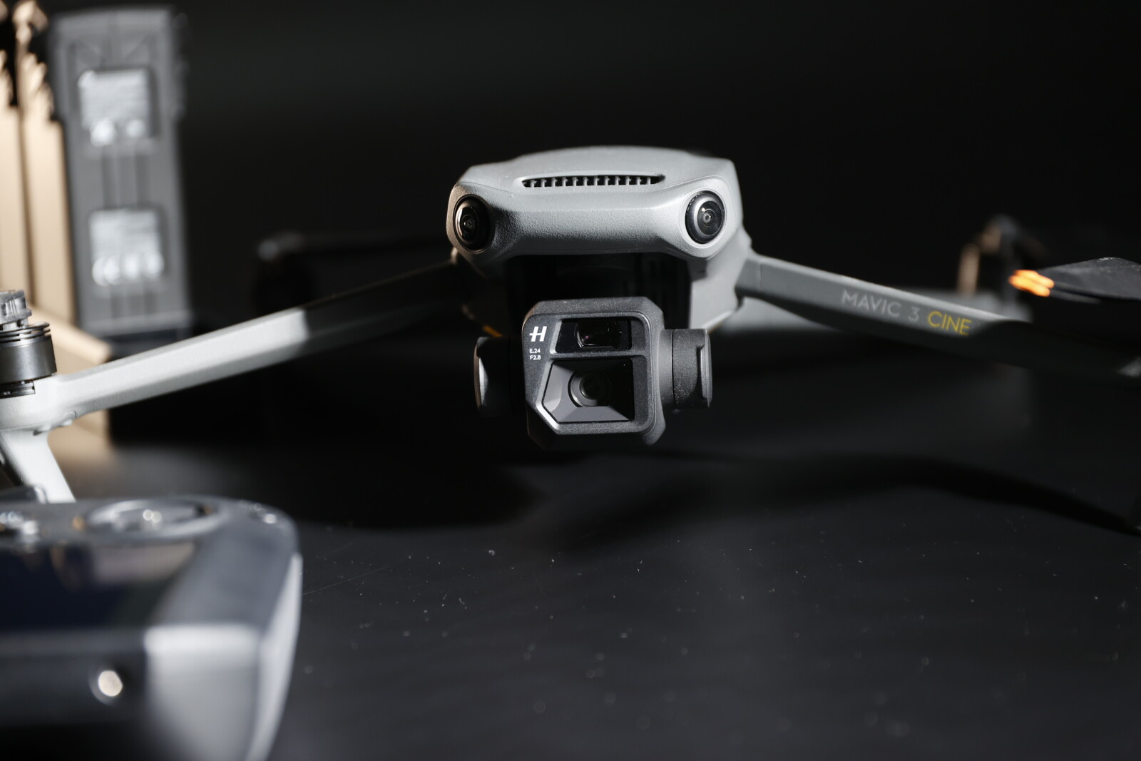 DJI Mavic 3 Cine Premium Combo Gris - Photo 6 sur 6