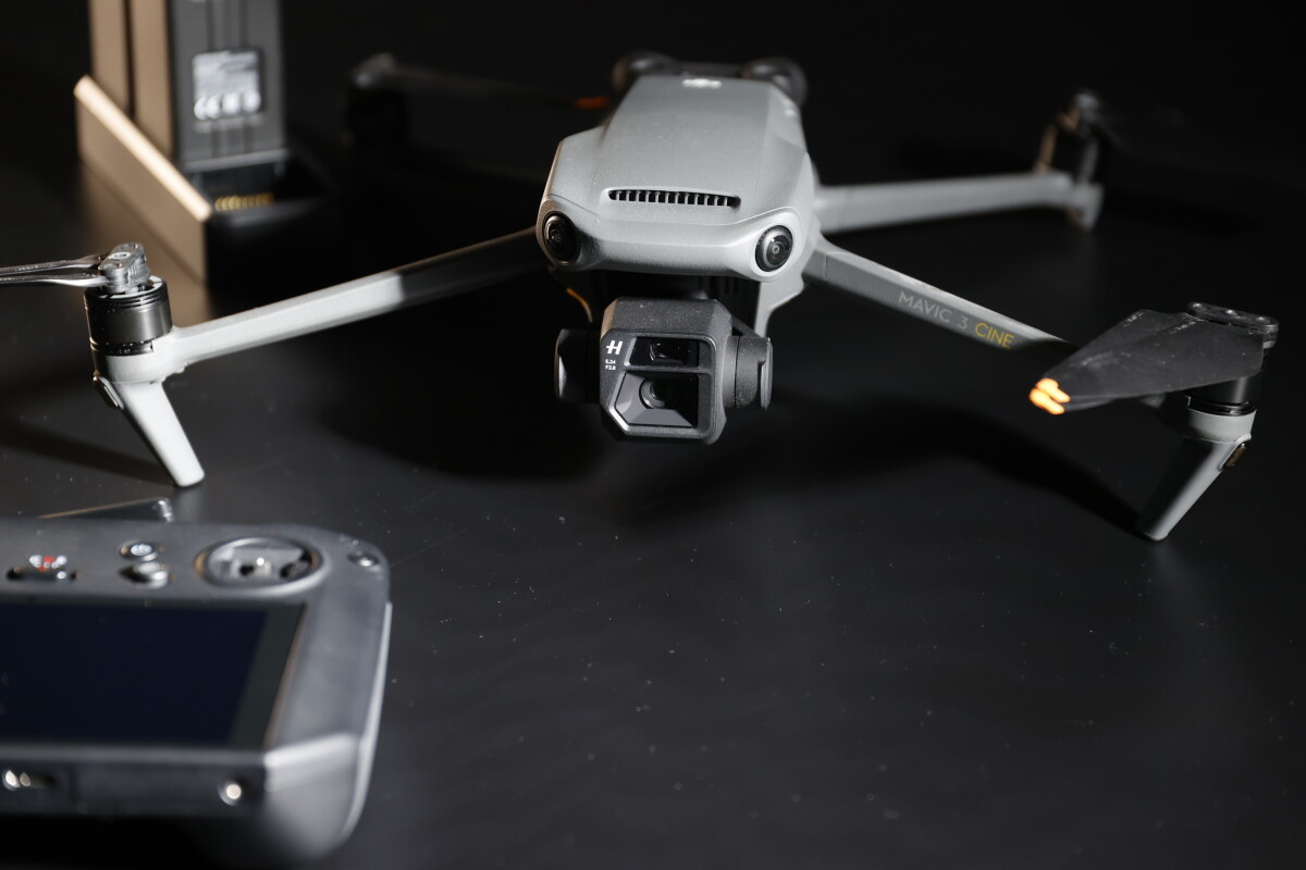 Location DJI Mavic 3 Cine Premium Combo Gris - Lightyshare