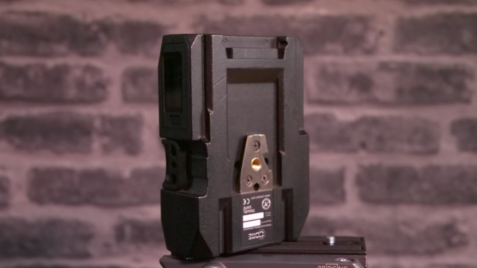 CoreSWX Powerbase EDGE small form cine V-Mount Battery - Photo 4 sur 4