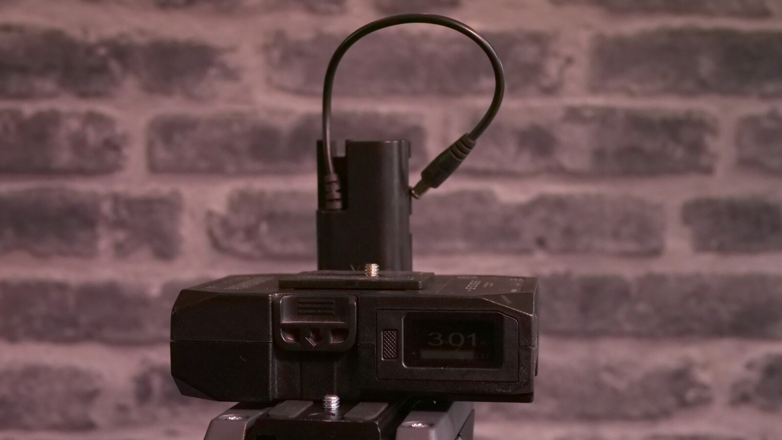 CoreSWX Powerbase EDGE small form cine V-Mount Battery - Photo 1 sur 4