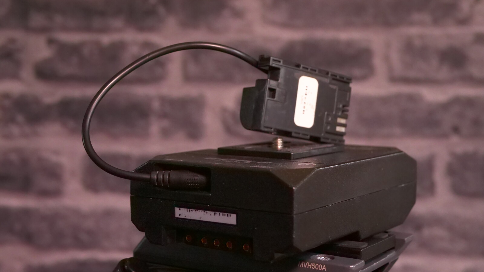 CoreSWX Powerbase EDGE small form cine V-Mount Battery - Photo 2 sur 4