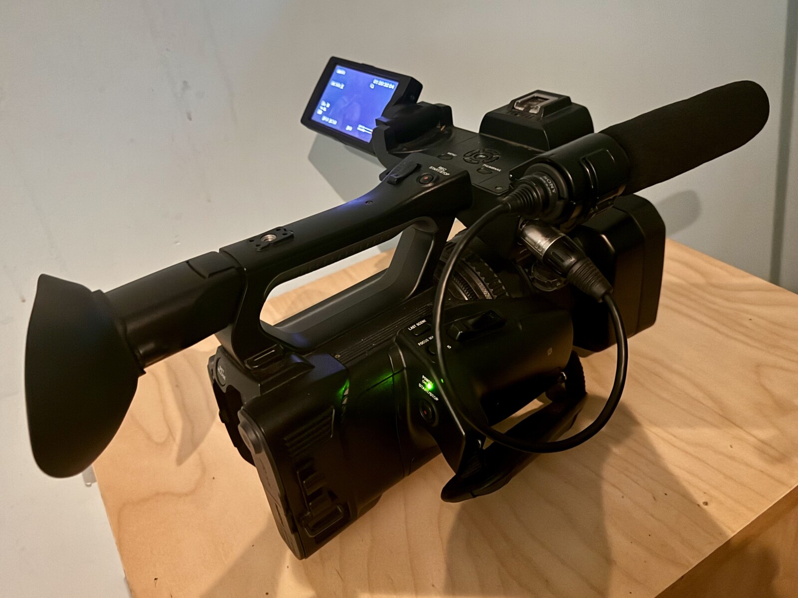 Sony PXW-Z150 - Photo 2 sur 4