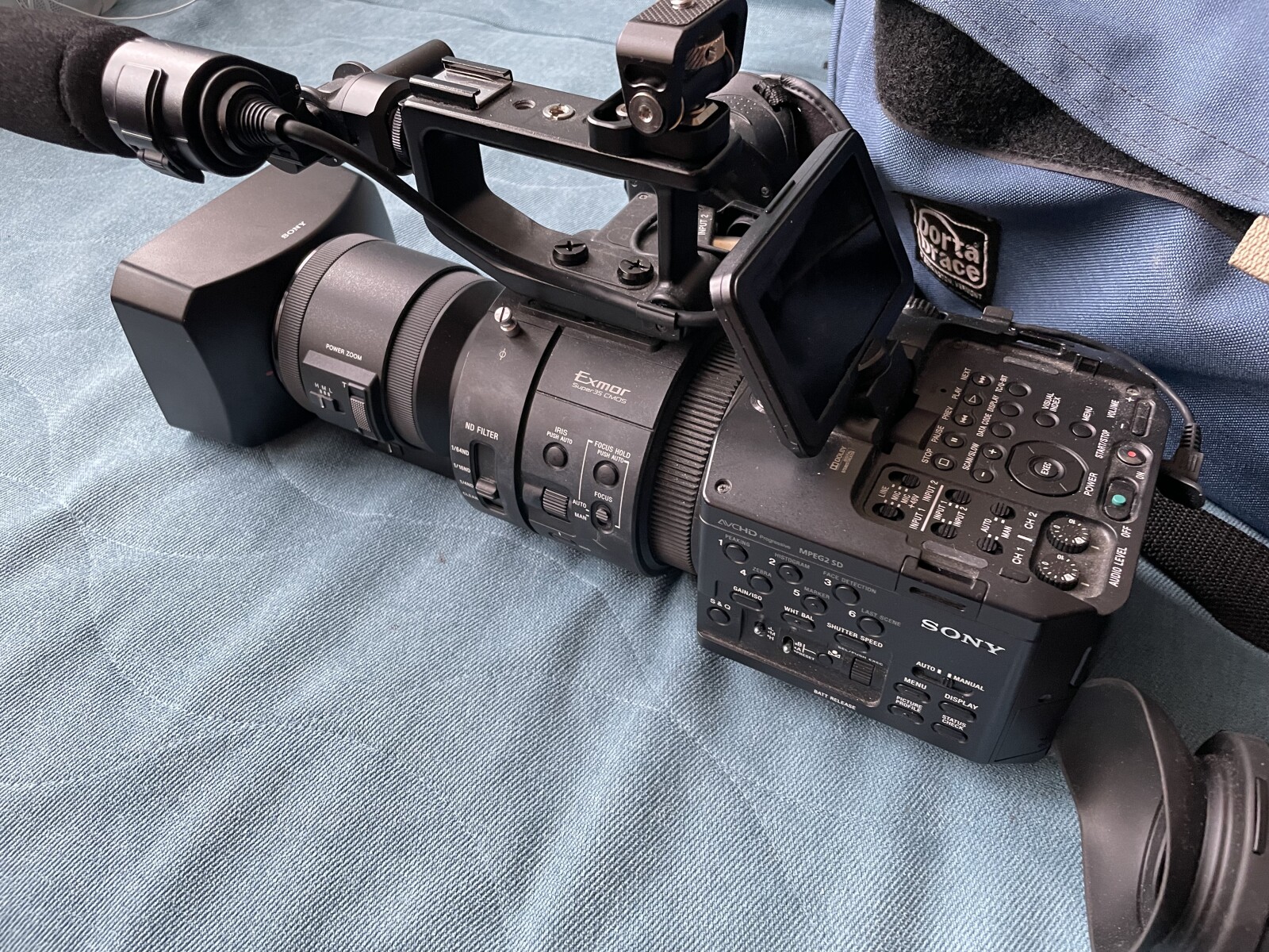 Sony NEX-FS700 - Photo 3 sur 4