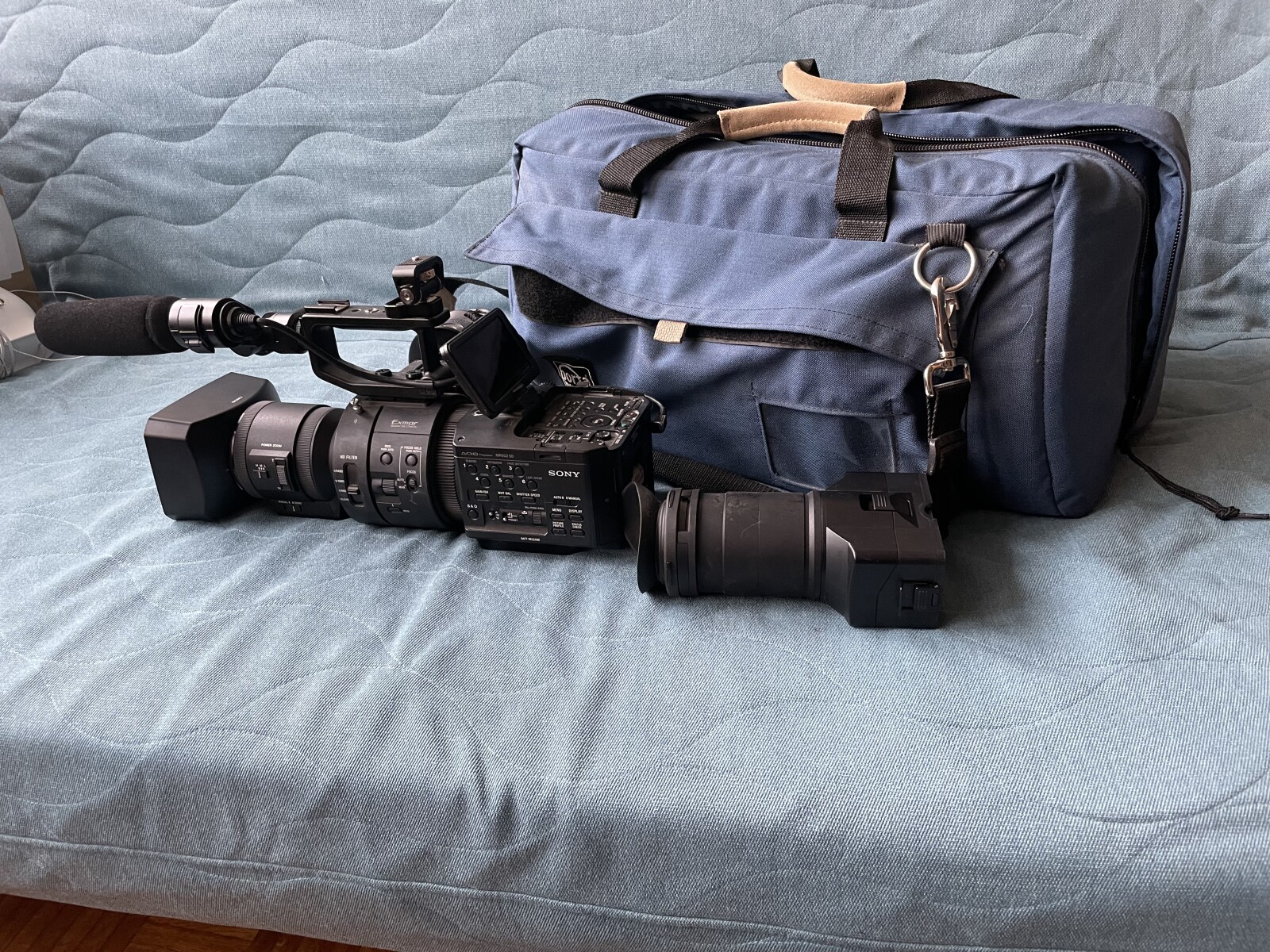 Sony NEX-FS700 - Photo 2 sur 4