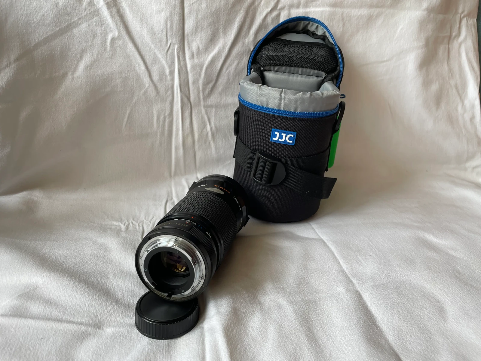 Kiron objectif 28-105mm f/3.2-4.5 Macro - Photo 3 sur 4
