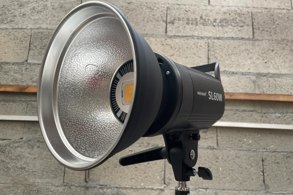 Location Neewer Projo 60 W 5600K COB SL-60W Monocolor - Lightyshare