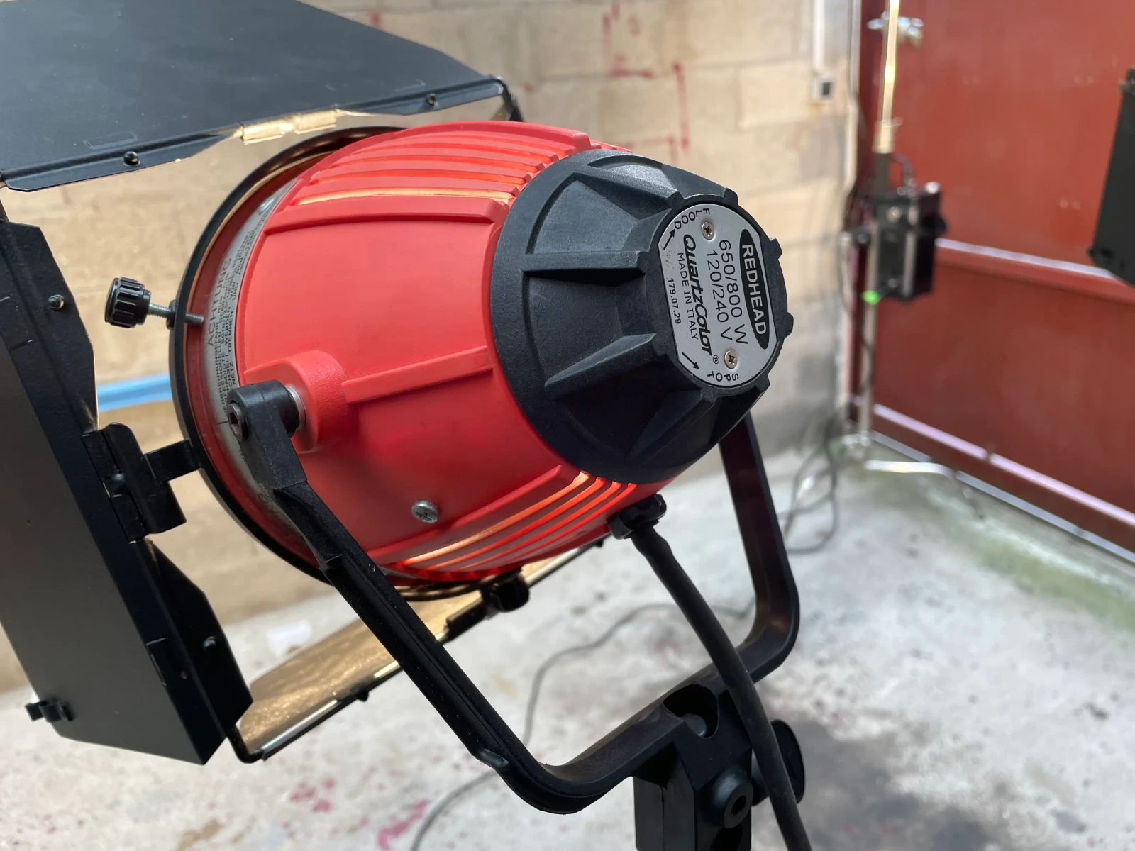 Générique Pack projecteurs tungstène reportage 2 mandarines 650W & 1 Fresnel 500W avec pieds - Photo 2 sur 4