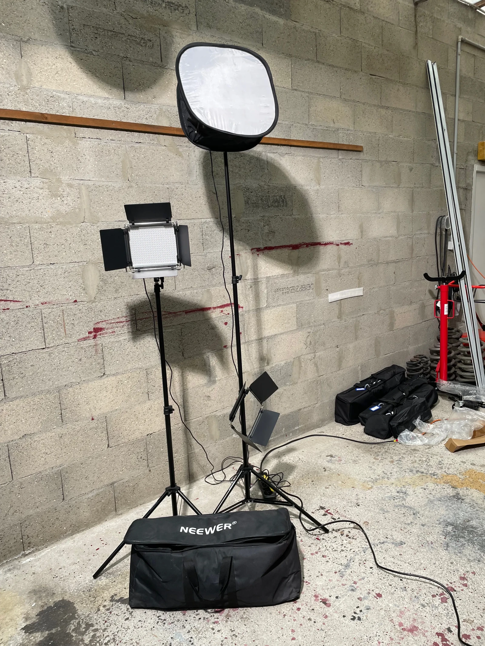 Neewer 2 panneaux LED 50W 3200-5600K 660 PRO RGB avec softbox - Photo 1 sur 3