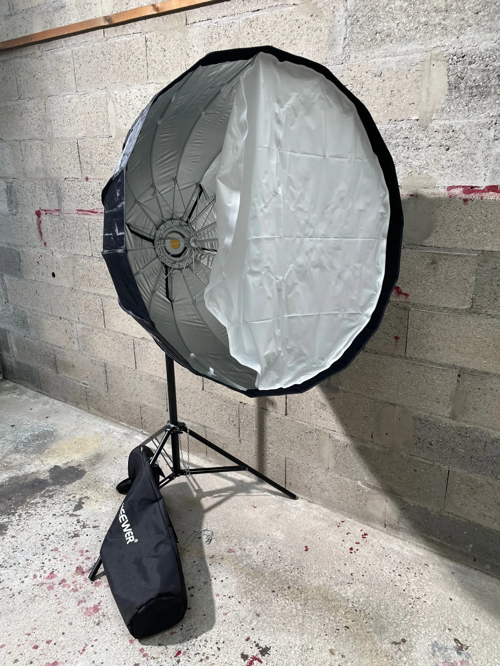 Neewer Softbox Deep Parabolic diametre 96 cm - Photo 1 sur 3