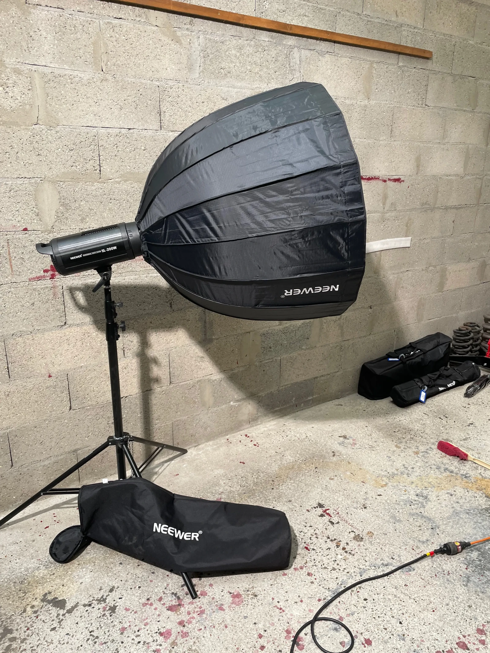 Neewer Softbox Deep Parabolic diametre 96 cm - Photo 2 sur 3