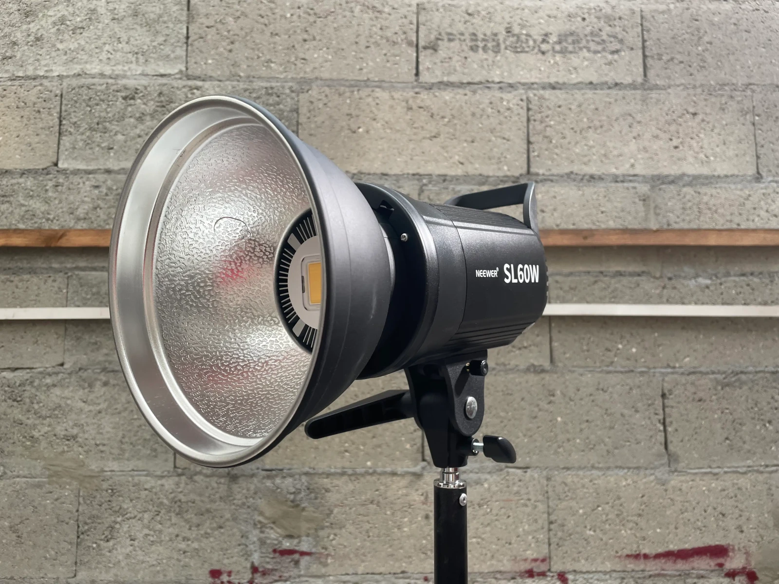Pack projo LED 60W plus pied - Photo 1 sur 2