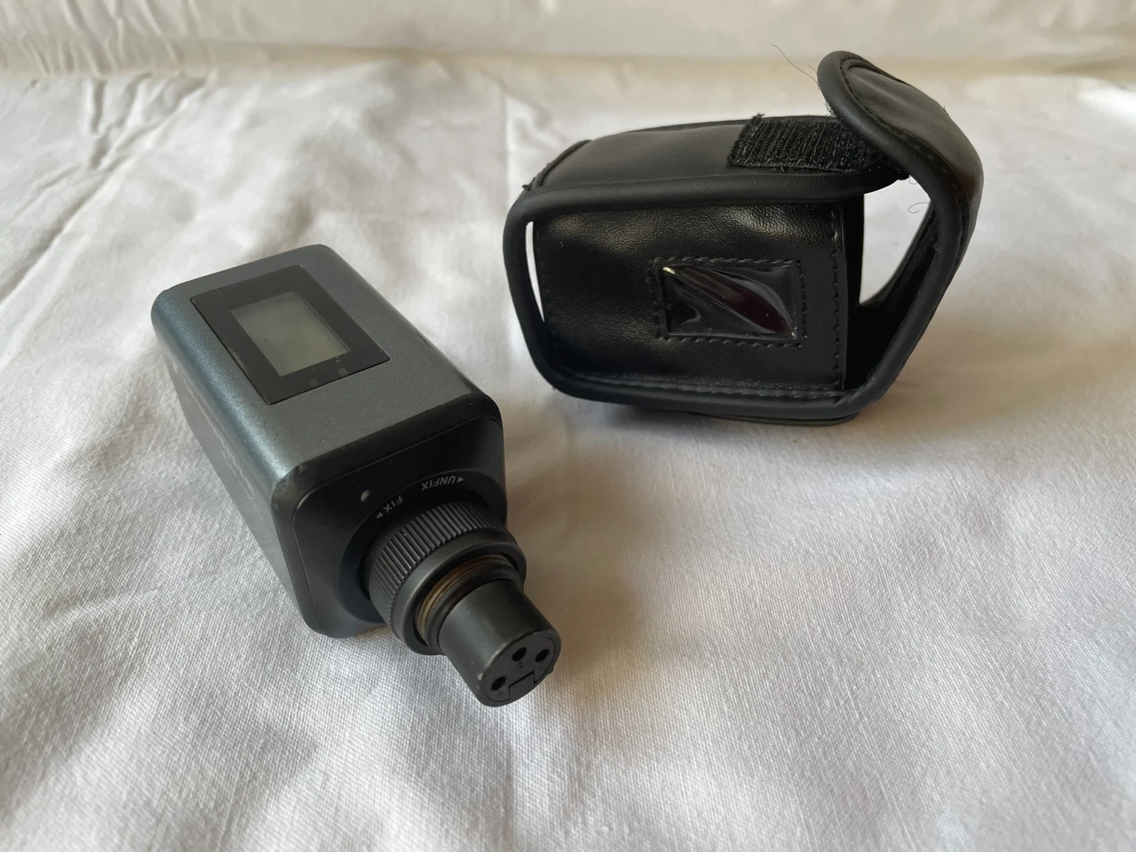 Pack émeteur/récepteur audio Sennheiser EW100 et émetteur XLR audio Sennheiser SKP300 - Photo 2 sur 2