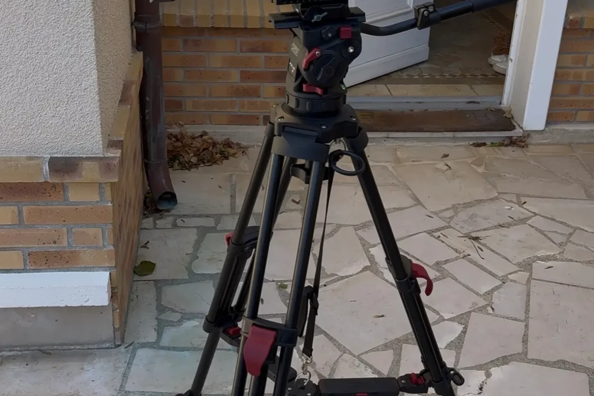 Location Pack ciné premium - Lumix s5iix + 24-70 sigma art + cinemax + small hd indie 7 + trépied cartoni - Lightyshare
