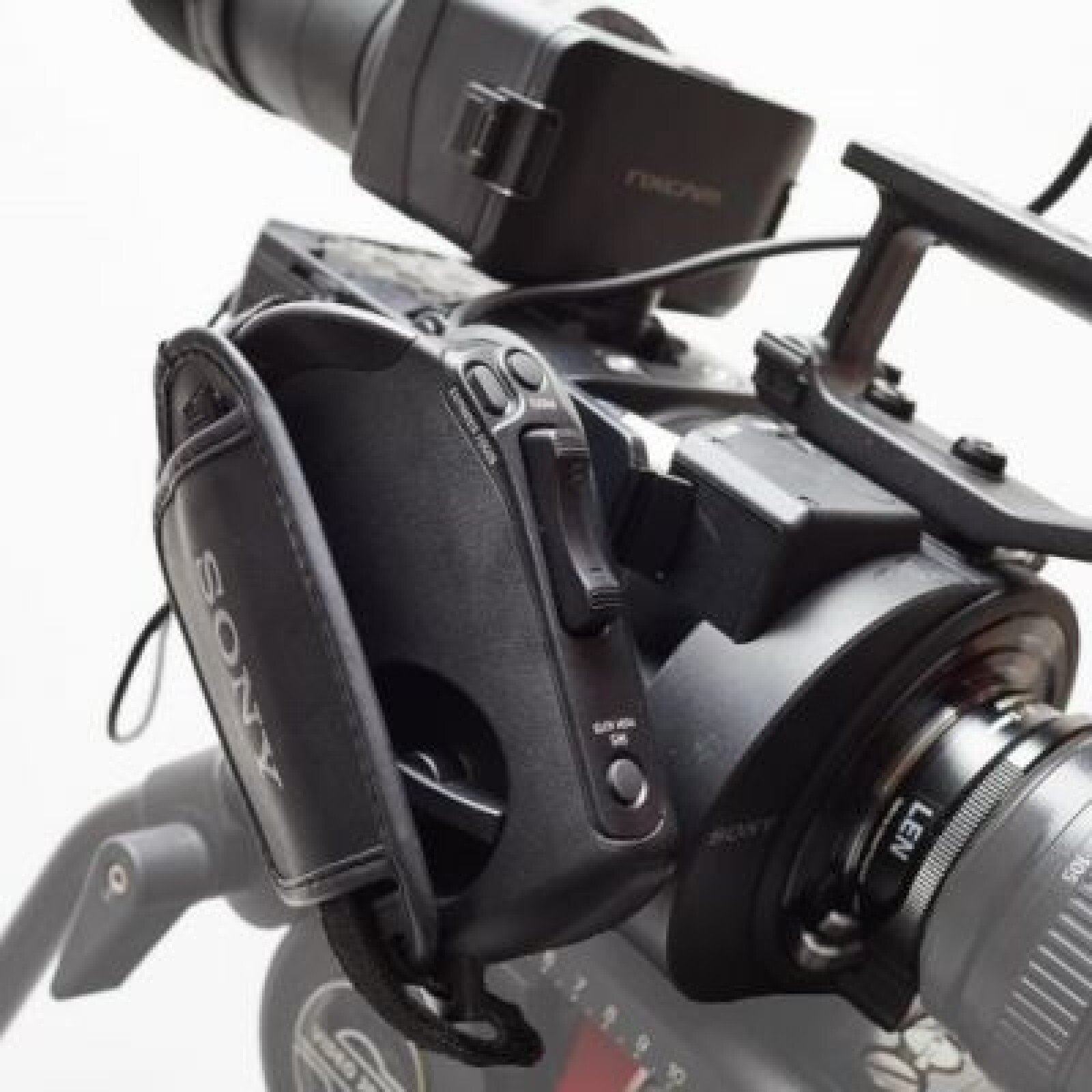 Sony NEX FS700 (Monture Canon EF) - Photo 5 sur 5