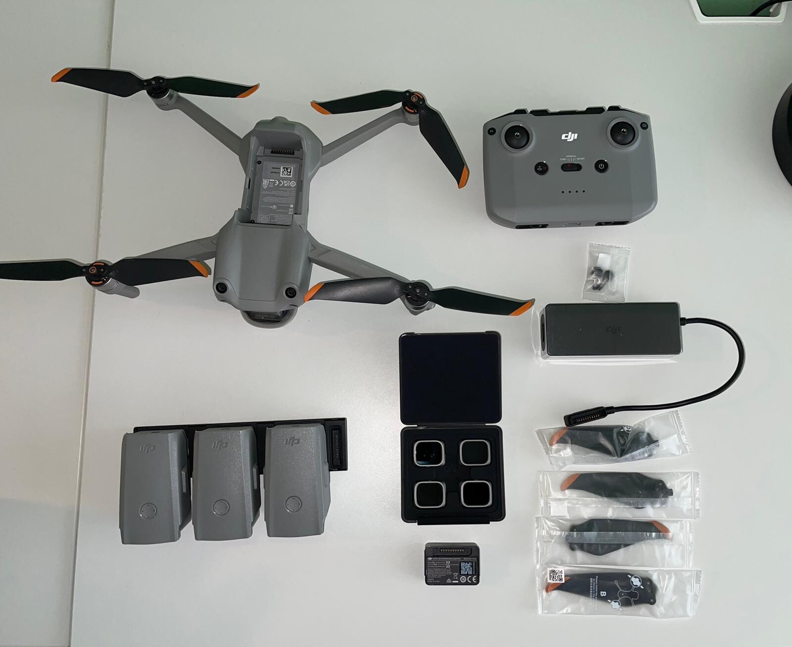 DJI Mavic Air Fly More Combo - Photo 1 sur 4