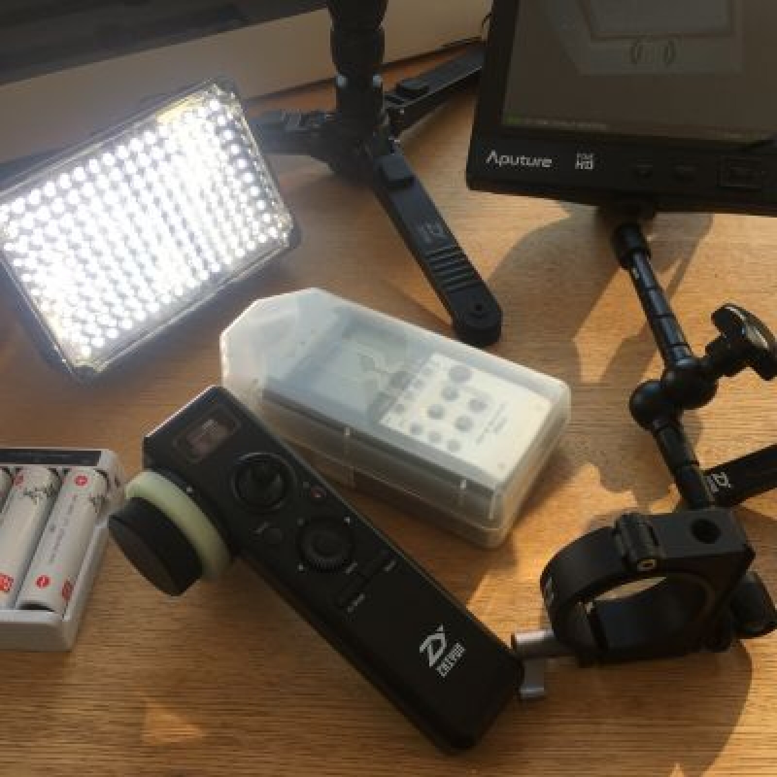 Pack GH5 + Sigma 18-35mm + Crane 2 + Remote Follow Focus + Moniteur 7" + Pieds + Accéssores - Photo 2 sur 3