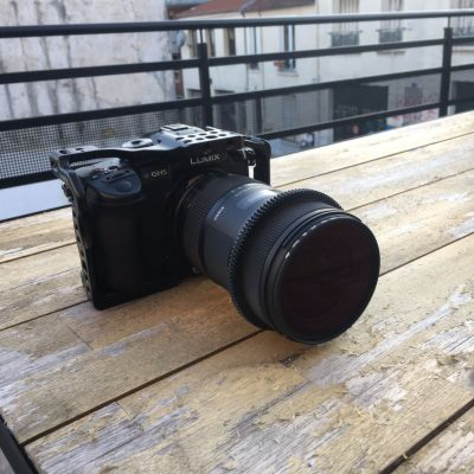 GH5 + Sigma 18-35 1.8 - Speedbooster 0,71 EF + Cage + Vlog - Photo 1 sur 1