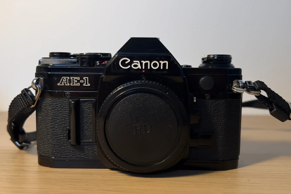 Location Pack Canon AE1 + Canon FDn 28mm F2.8 + Canon FDn 50mm F1.4 - Lightyshare
