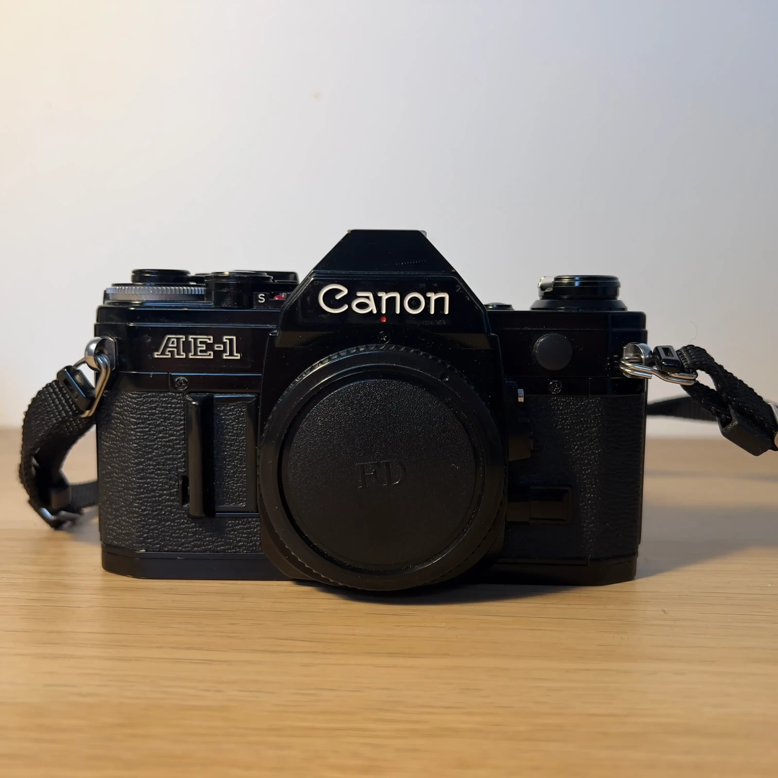 Pack Canon AE1 + Canon FDn 28mm F2.8 + Canon FDn 50mm F1.4 - Photo 1 sur 1